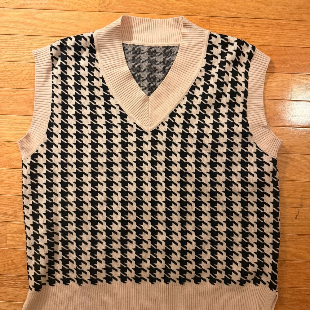 Houndstooth V Neck Sweater Vest In Tan And Black Size M #artsy #officesiren